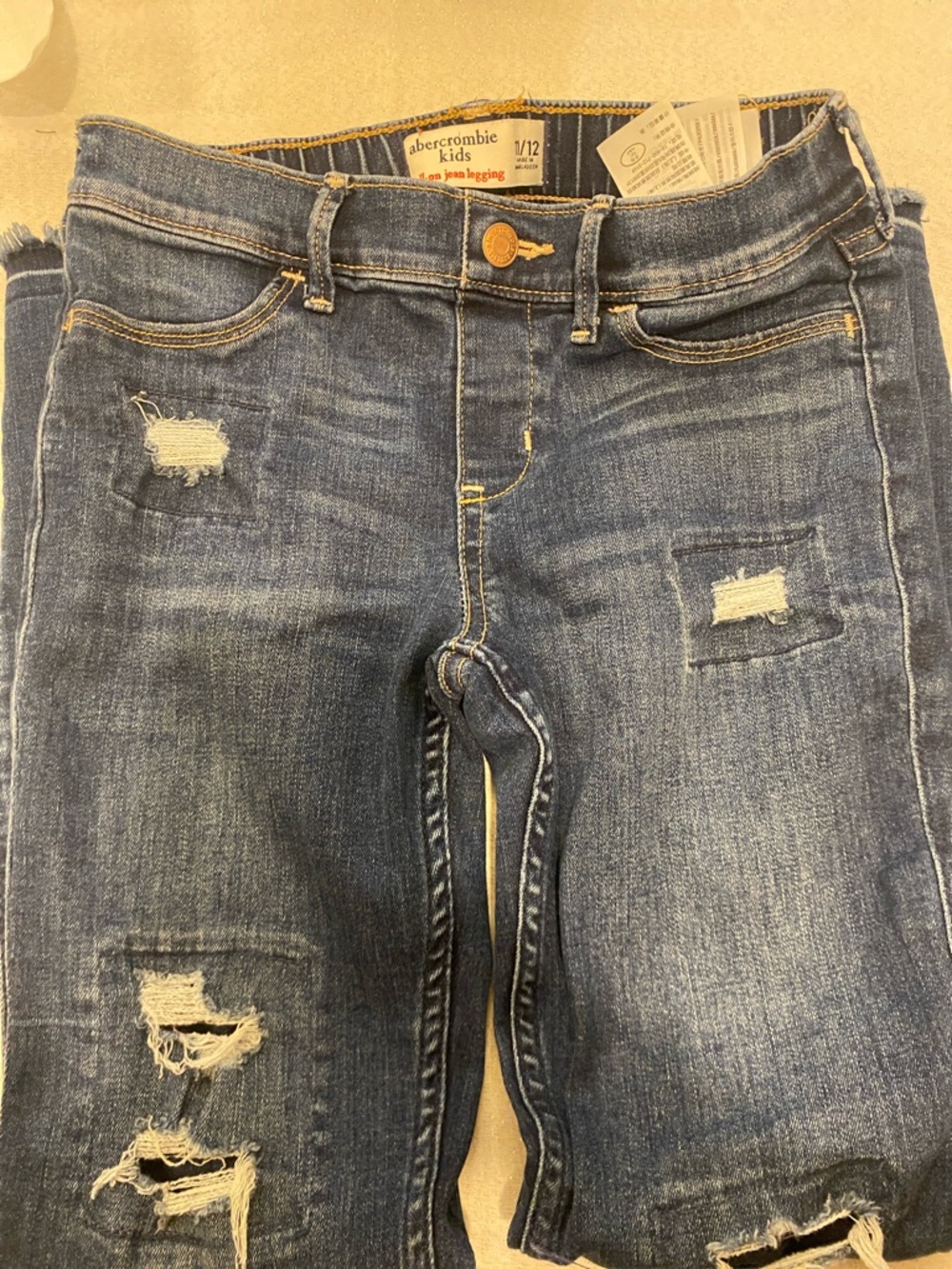 Stylish abercrombie kids distressed dark blue skinny jeans 11/12